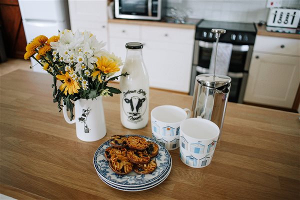 TEA IN SPINDLE COTTAGE